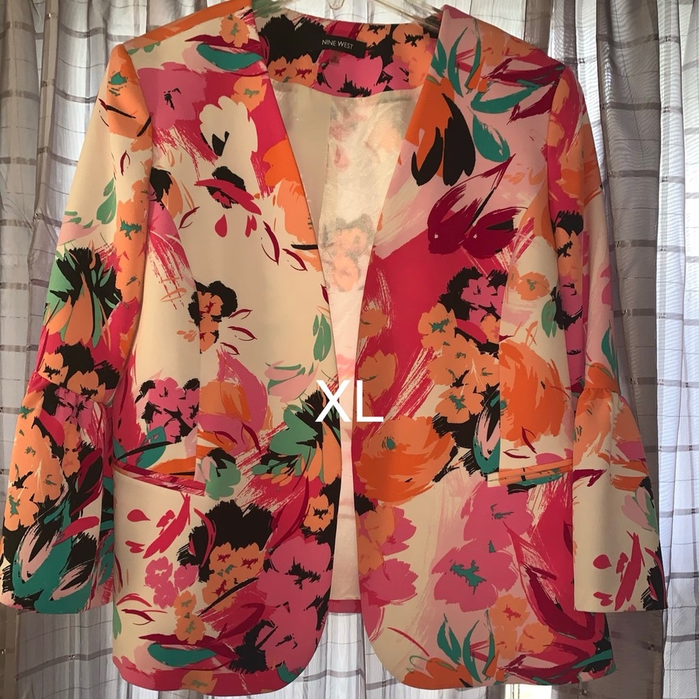 Floral bell sleeve blazer